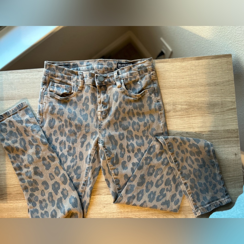 Blank NYC THE READE CROP IN CATWALK (#98TD1634-CATWALK) size 25 leopard print
